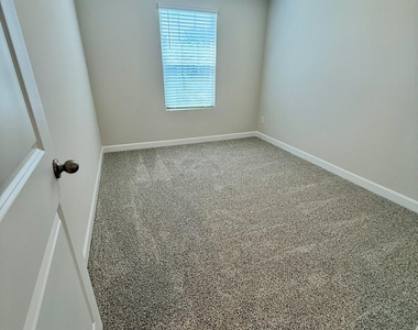 1719 Braemar Village Drive - Photo Thumbnail 12