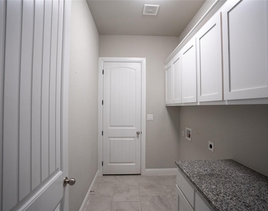 181 Fairview Court - Photo Thumbnail 8