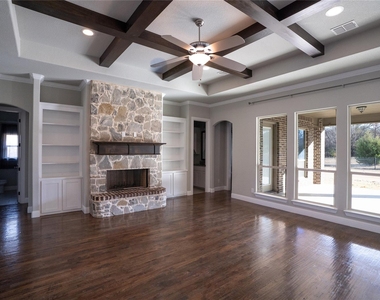 181 Fairview Court - Photo Thumbnail 2