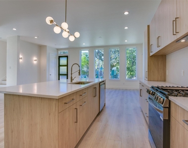 424 N Denver Street - Photo Thumbnail 6
