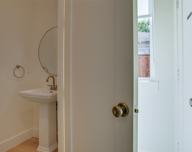 424 N Denver Street - Photo Thumbnail 11