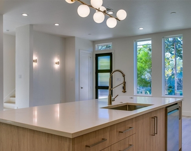 424 N Denver Street - Photo Thumbnail 7