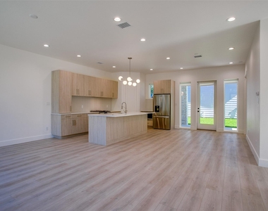 424 N Denver Street - Photo Thumbnail 4