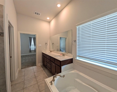 1409 Summit View Lane - Photo Thumbnail 20