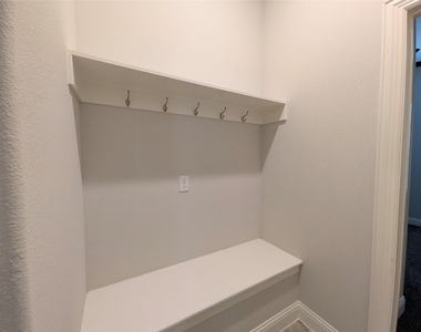 1409 Summit View Lane - Photo Thumbnail 31