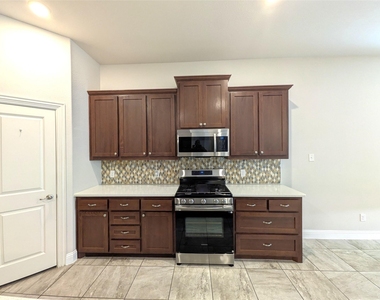 1409 Summit View Lane - Photo Thumbnail 8