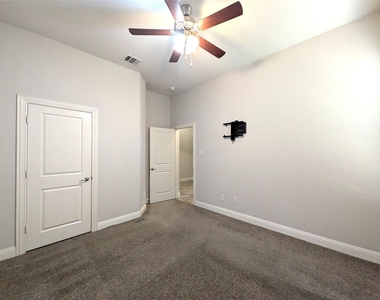 1409 Summit View Lane - Photo Thumbnail 26