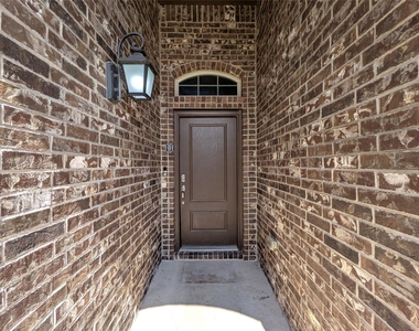 1409 Summit View Lane - Photo Thumbnail 4