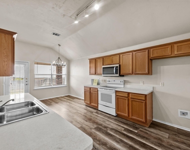 2032 Sunny Side Drive - Photo Thumbnail 3
