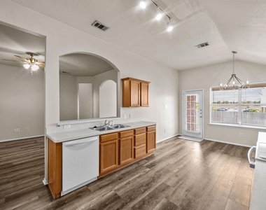 2032 Sunny Side Drive - Photo Thumbnail 2
