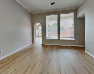 1527 Jeanette Way - Photo Thumbnail 1