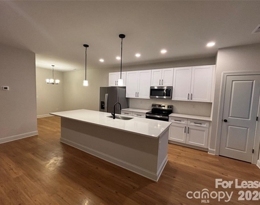 4811 Victoria Avenue - Photo Thumbnail 1