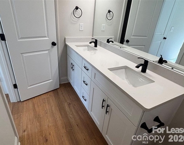 4811 Victoria Avenue - Photo Thumbnail 5