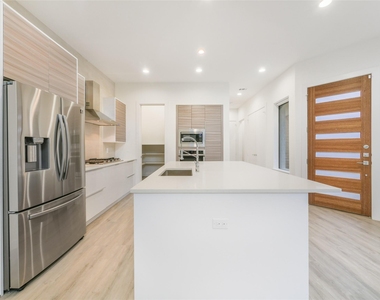 2326 Vagas Avenue - Photo Thumbnail 3