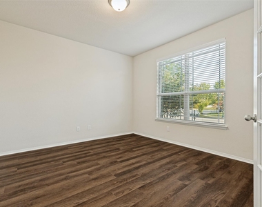 1108 Black Cherry Drive - Photo Thumbnail 3