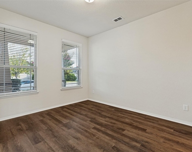 1108 Black Cherry Drive - Photo Thumbnail 4