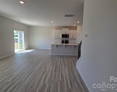 514 Blackpool Court - Photo Thumbnail 13