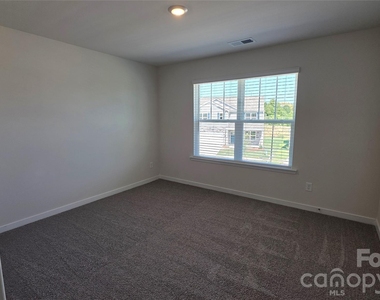 514 Blackpool Court - Photo Thumbnail 29