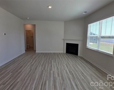 514 Blackpool Court - Photo Thumbnail 8