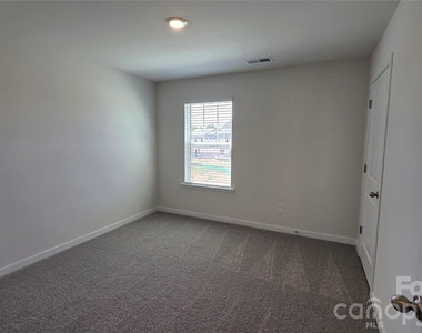514 Blackpool Court - Photo Thumbnail 21