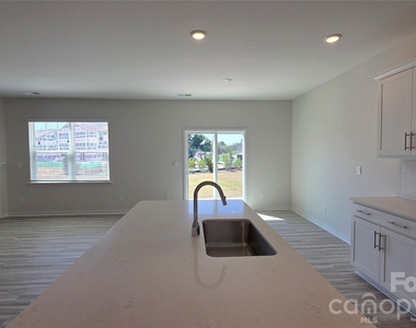 514 Blackpool Court - Photo Thumbnail 6