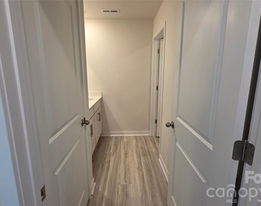 514 Blackpool Court - Photo Thumbnail 25