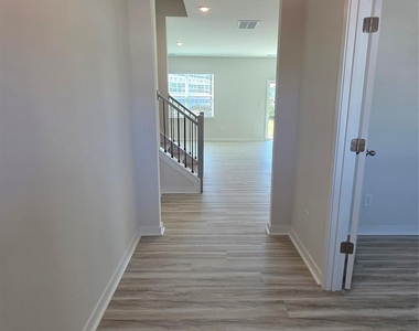 514 Blackpool Court - Photo Thumbnail 2