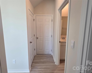 514 Blackpool Court - Photo Thumbnail 12