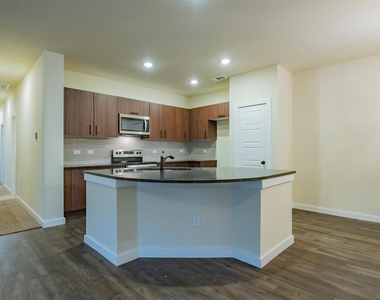 709 Blackland Drive - Photo Thumbnail 9