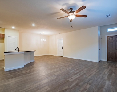 709 Blackland Drive - Photo Thumbnail 4