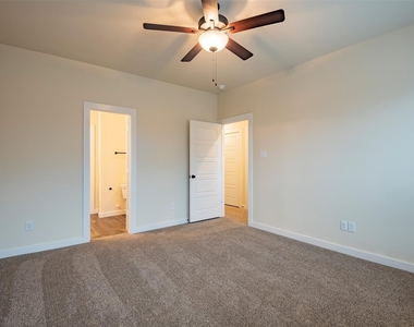 709 Blackland Drive - Photo Thumbnail 21