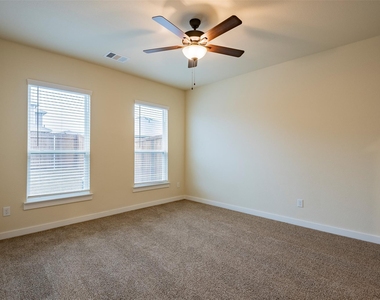 709 Blackland Drive - Photo Thumbnail 22