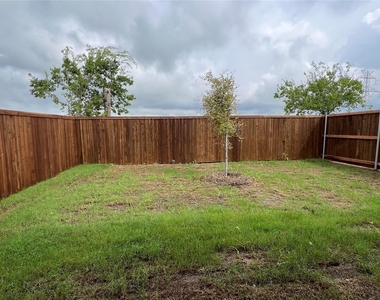 709 Blackland Drive - Photo Thumbnail 23