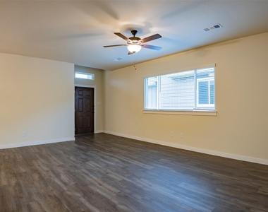 709 Blackland Drive - Photo Thumbnail 5