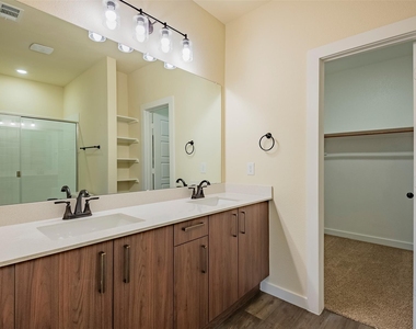 709 Blackland Drive - Photo Thumbnail 20
