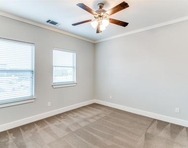 4323 Dickason Avenue - Photo Thumbnail 7