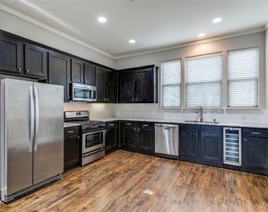 4323 Dickason Avenue - Photo Thumbnail 4