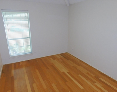 2715 Alden Avenue - Photo Thumbnail 18