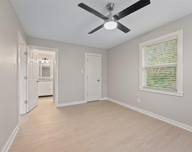 421 S Interurban Street - Photo Thumbnail 25