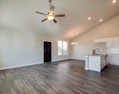 604 Fallow Drive - Photo Thumbnail 4