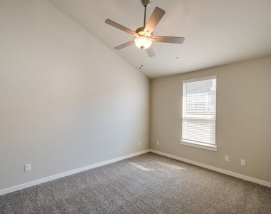 604 Fallow Drive - Photo Thumbnail 12