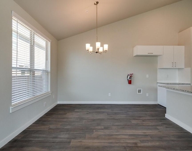 604 Fallow Drive - Photo Thumbnail 2