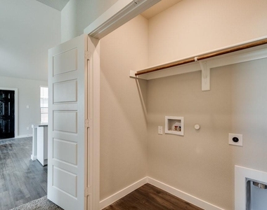604 Fallow Drive - Photo Thumbnail 8