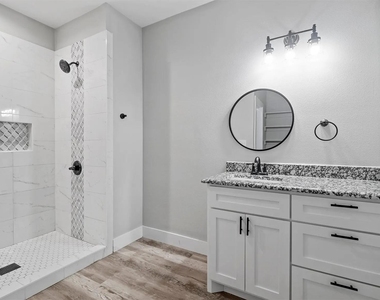 1104 W Elm Street - Photo Thumbnail 18