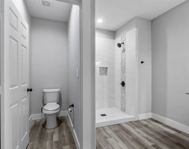 1104 W Elm Street - Photo Thumbnail 23