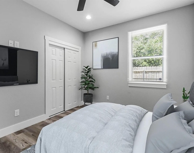 1104 W Elm Street - Photo Thumbnail 17