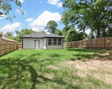 1104 W Elm Street - Photo Thumbnail 26
