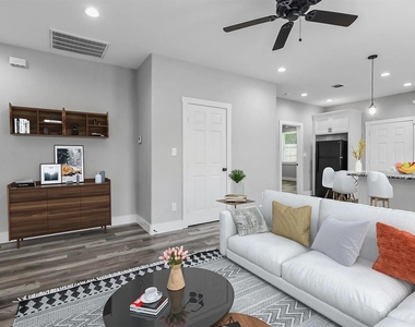 1104 W Elm Street - Photo Thumbnail 7