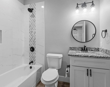 1104 W Elm Street - Photo Thumbnail 25