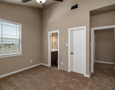613 Wheatfield Drive - Photo Thumbnail 6